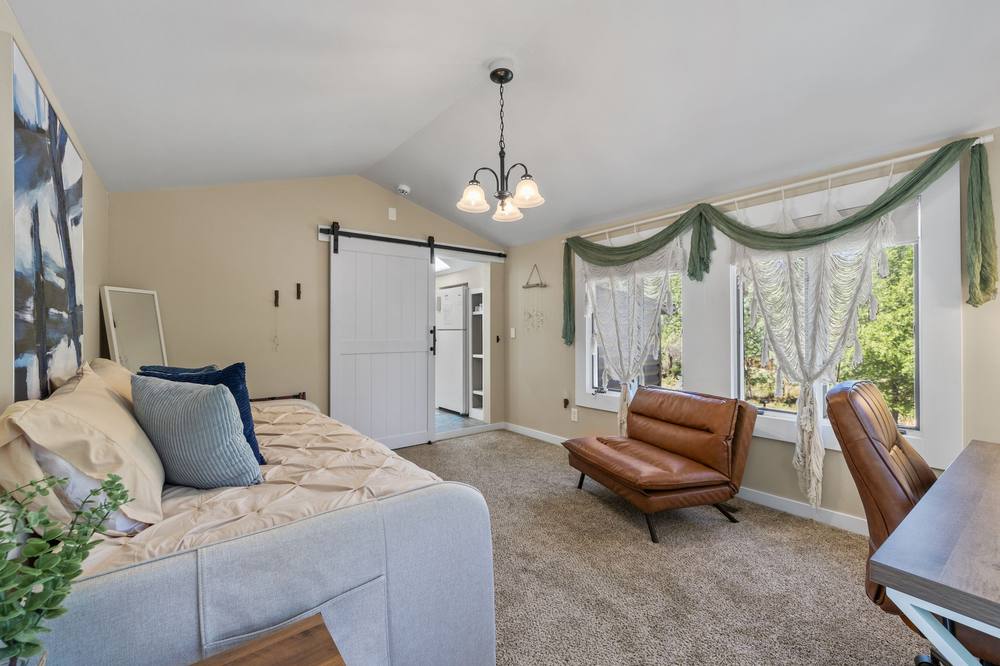 Second bedroom